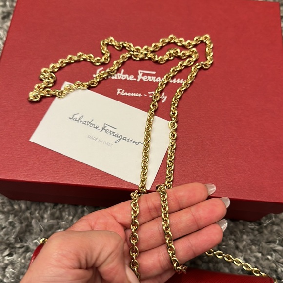 Salvatore Ferragamo Vera Bow crossbody/clutch w/detachable long gold chain - Picture 10 of 12